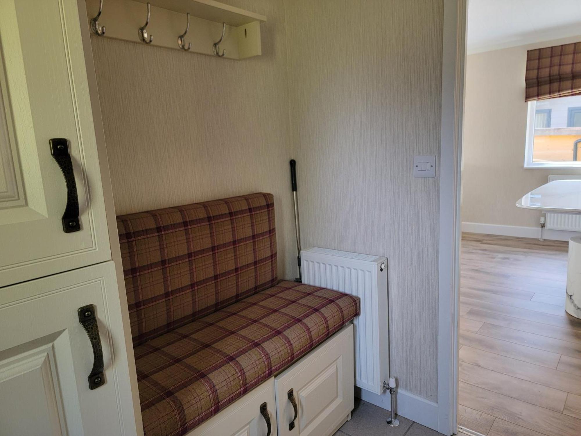 Stunning Luxury 2-bed In Routh With Hot Tub