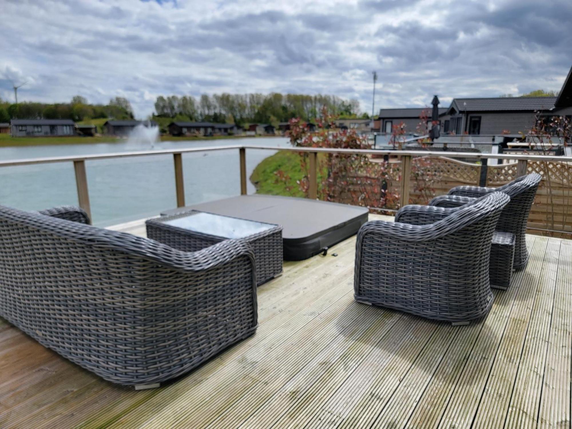 Stunning Luxury 2-bed In Routh With Hot Tub *