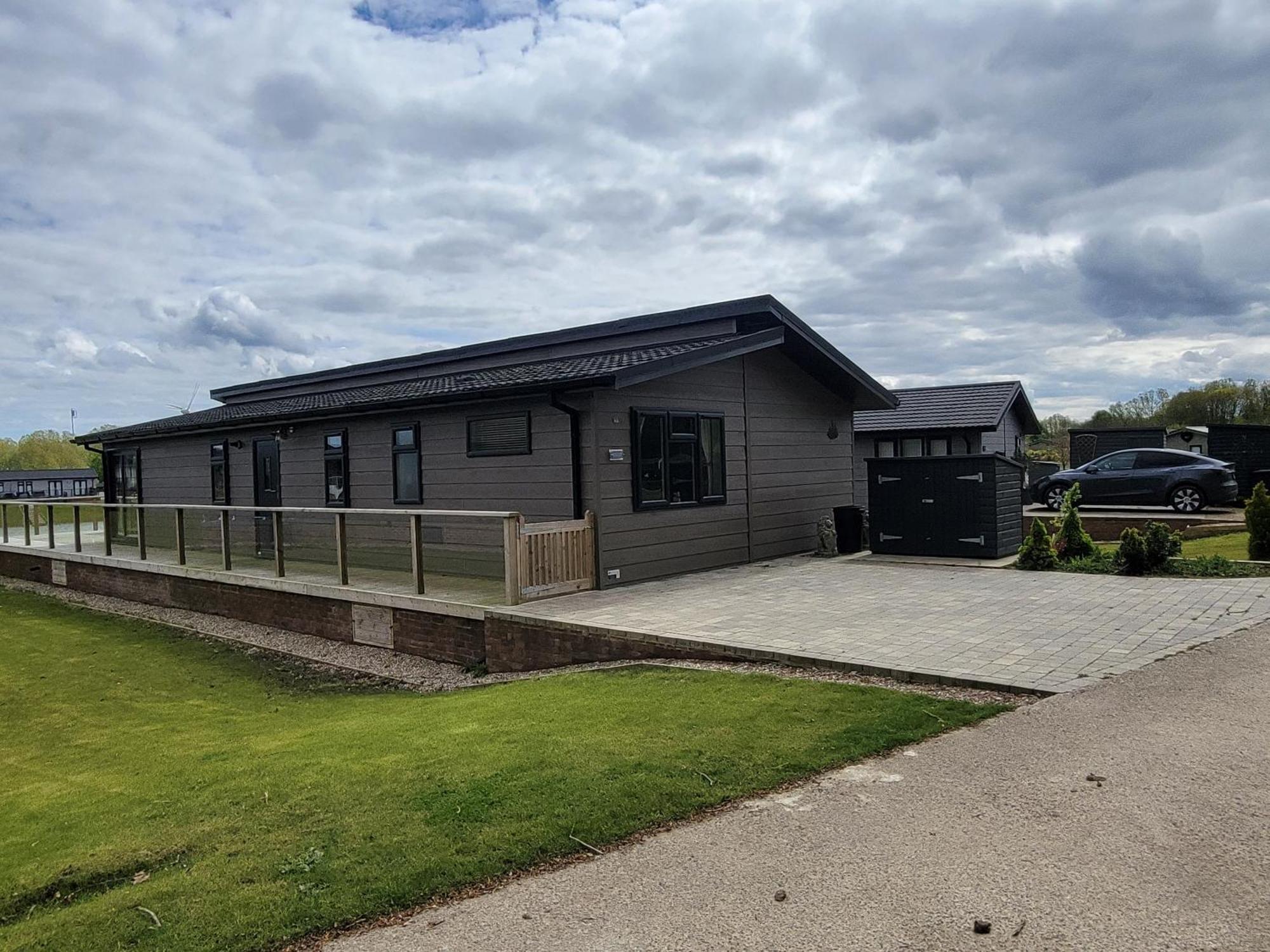 Holiday home Stunning Luxury 2-bed In Routh With Hot Tub