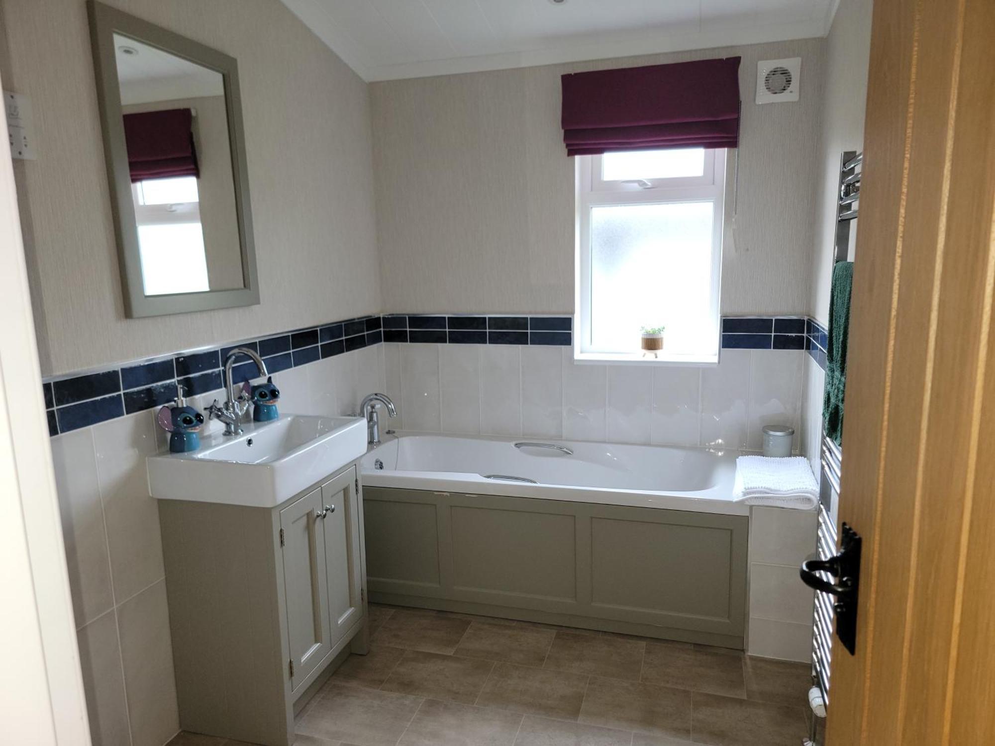Stunning Luxury 2-bed In Routh With Hot Tub Holiday home Beverley