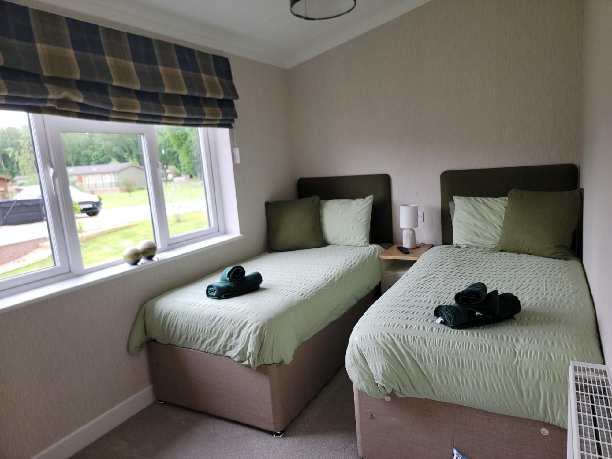 Stunning Luxury 2-bed In Routh With Hot Tub * Beverley