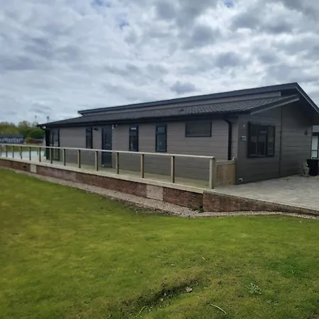 Stunning Luxury 2-Bed Lodge In Routh With Hot Tub Beverley Exterior photo