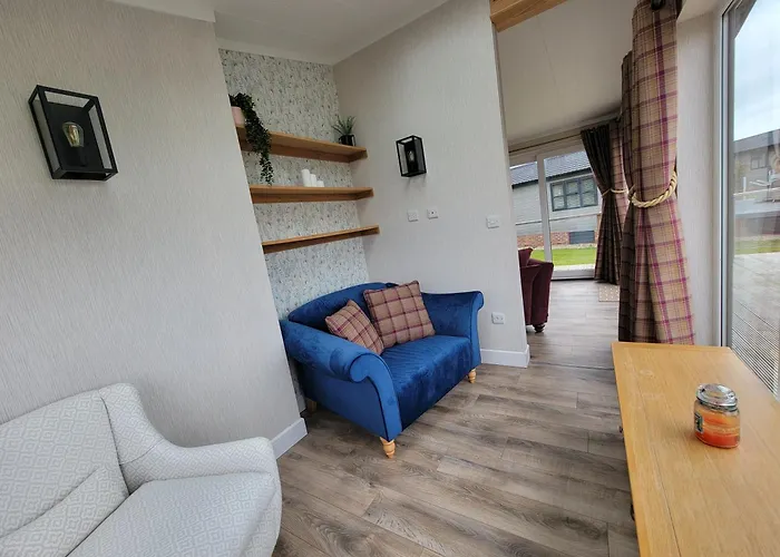 Stunning Luxury 2-Bed Lodge In Routh With Hot Tub