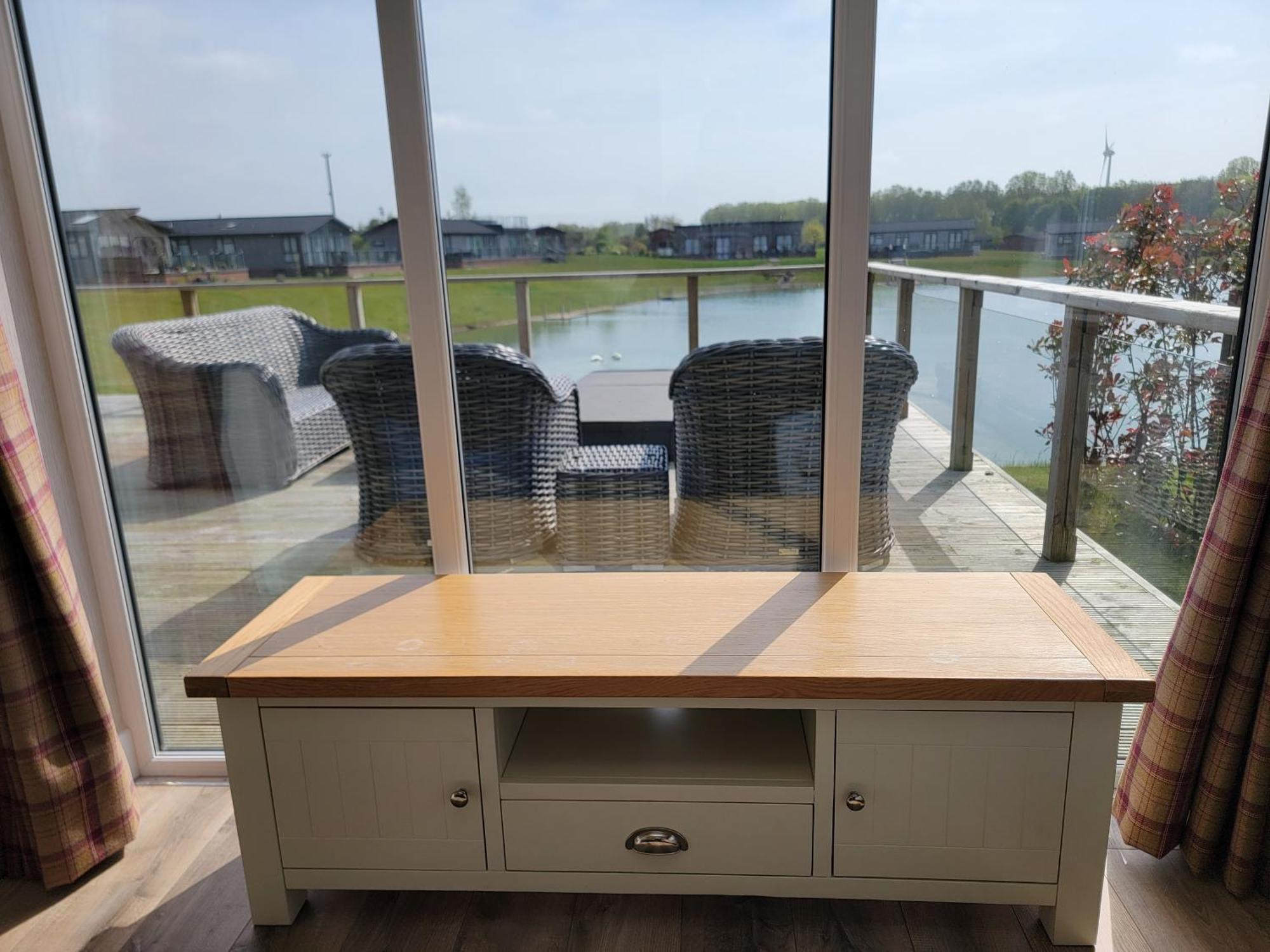 Stunning Luxury 2-bed In Routh With Hot Tub *