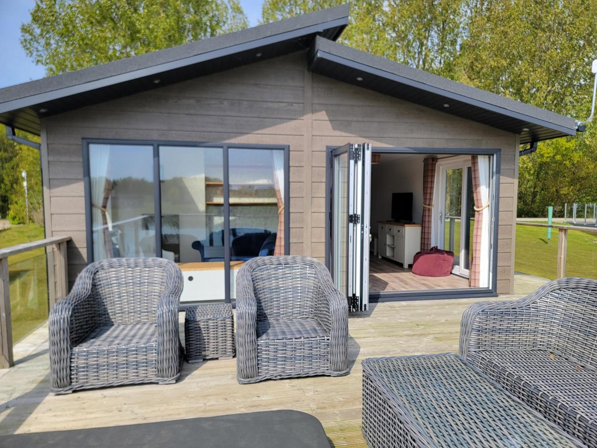 Stunning Luxury 2-bed In Routh With Hot Tub * Beverley
