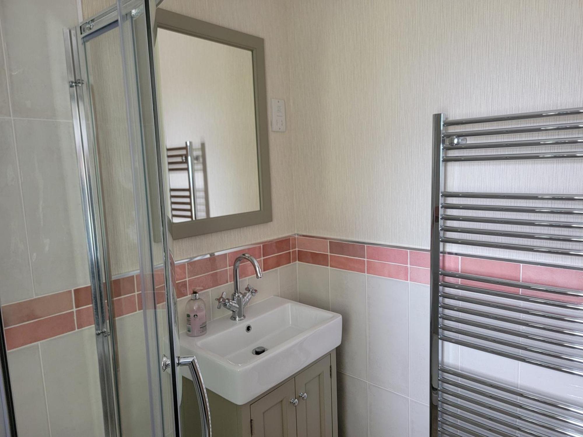 Stunning Luxury 2-bed In Routh With Hot Tub * Beverley