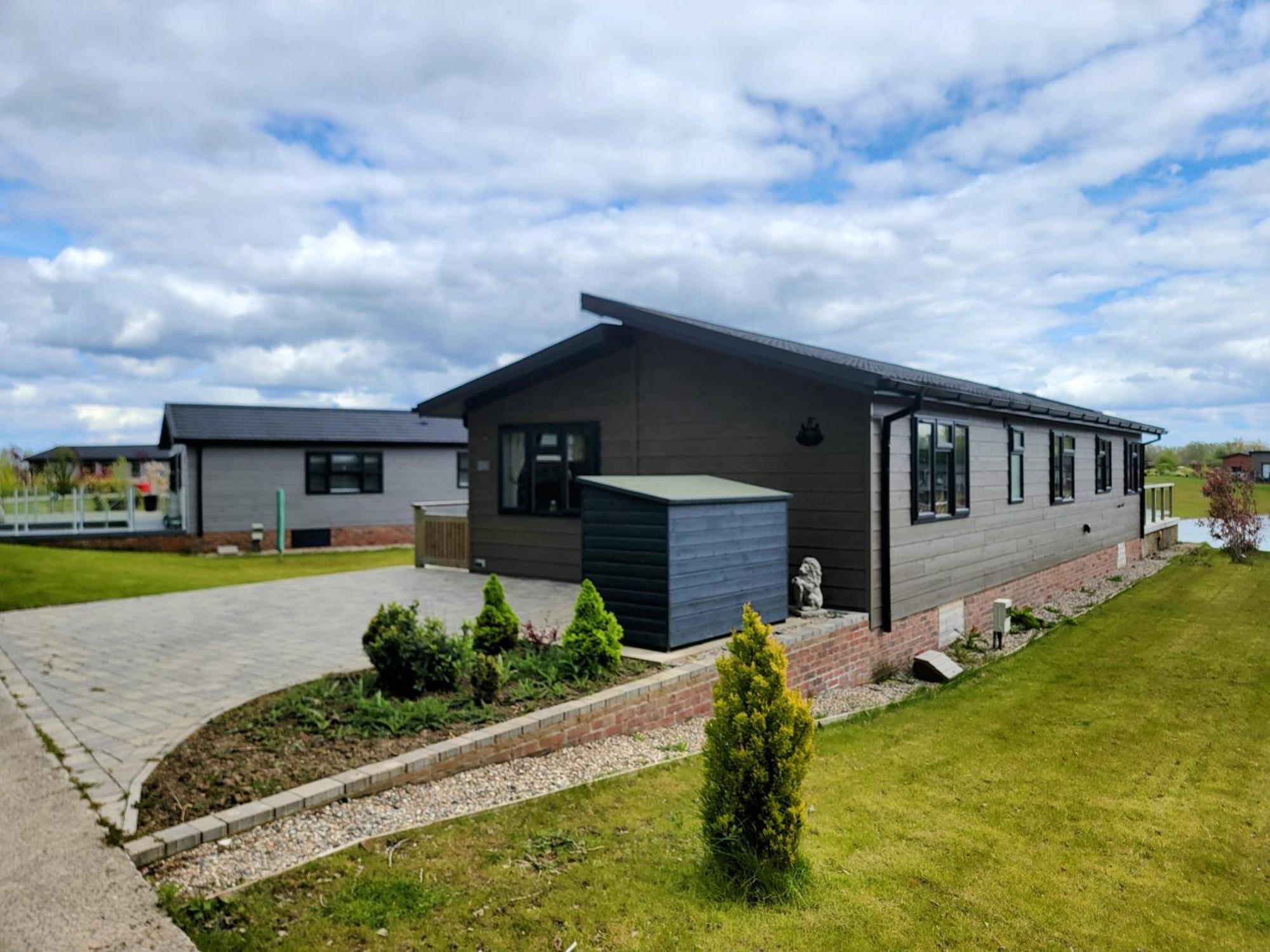 Stunning Luxury 2-bed In Routh With Hot Tub Holiday home Beverley