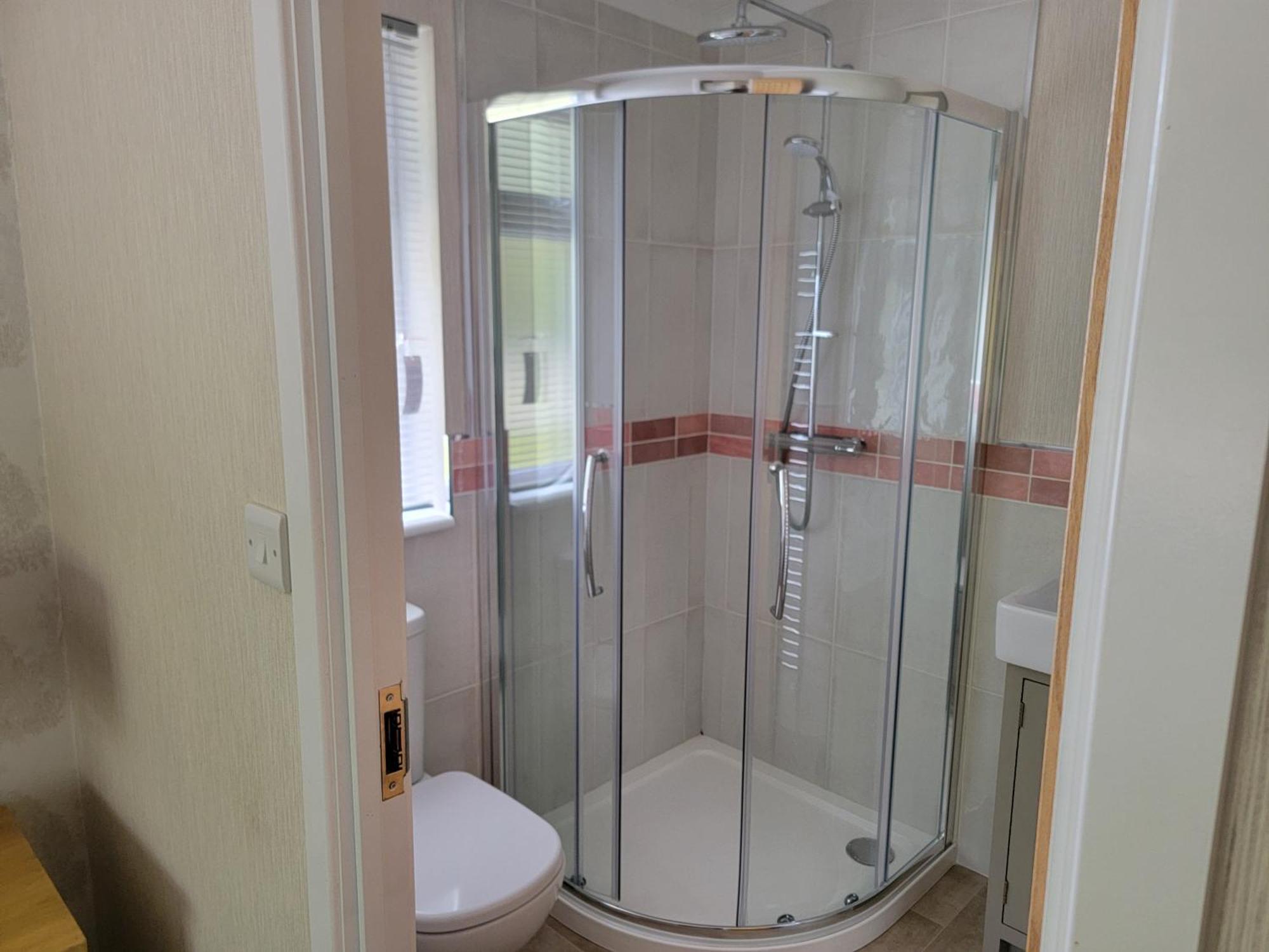 Stunning Luxury 2-bed In Routh With Hot Tub
