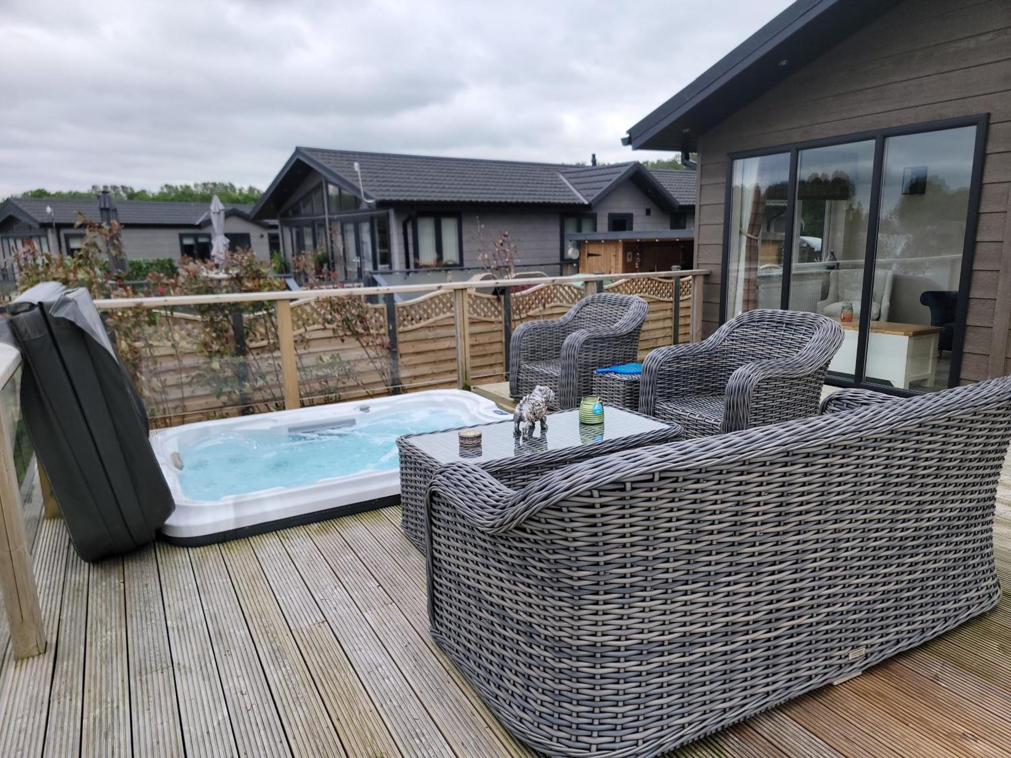 Holiday home Stunning Luxury 2-bed In Routh With Hot Tub *