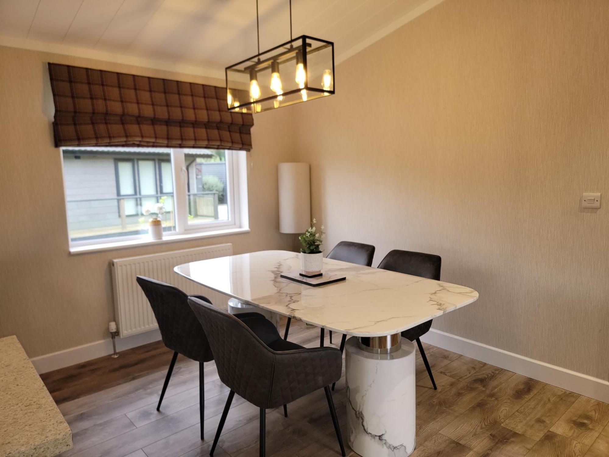 Stunning Luxury 2-bed In Routh With Hot Tub * Beverley
