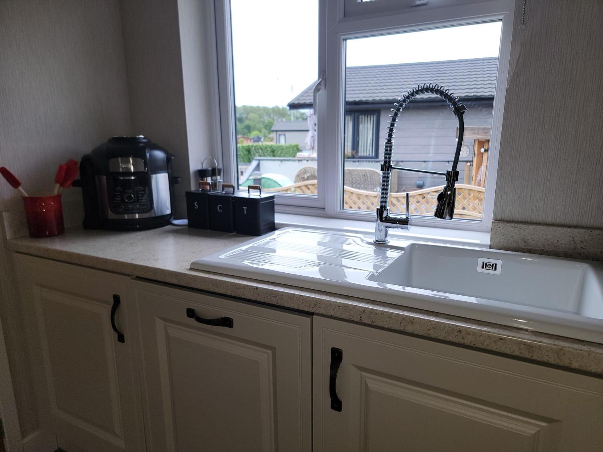 Stunning Luxury 2-bed In Routh With Hot Tub *